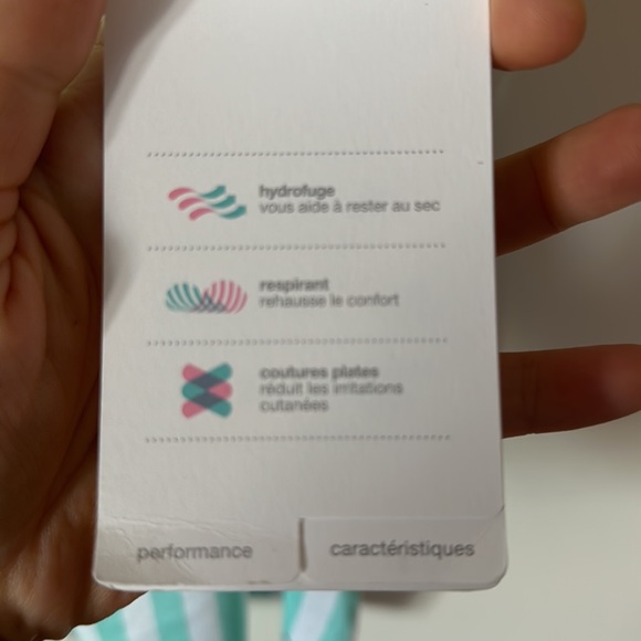 Gap fit performance tank NWT - Picture 3 of 3